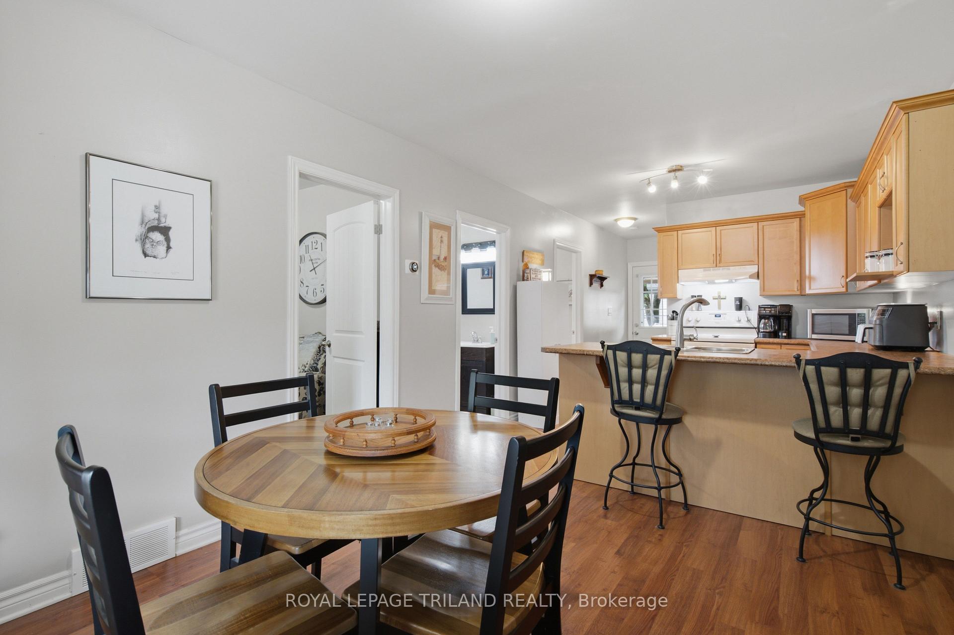 Photo 5 of 132 Oak Street, London, East M — HOMEH