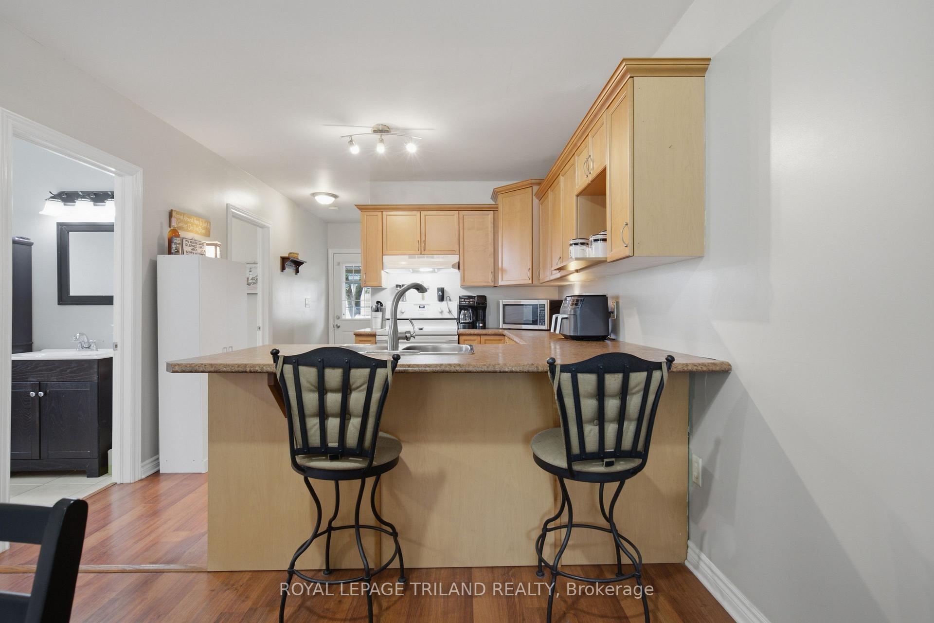 Photo 9 of 132 Oak Street, London, East M — HOMEH