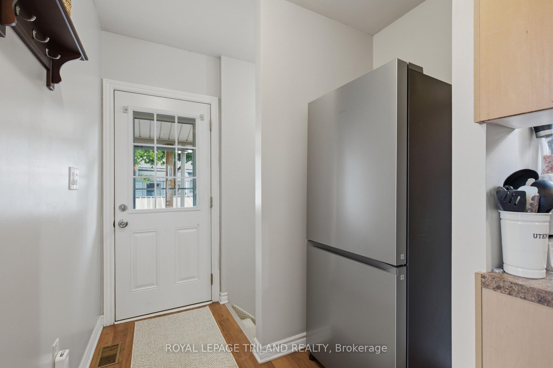 Photo 10 of 132 Oak Street, London, East M — HOMEH