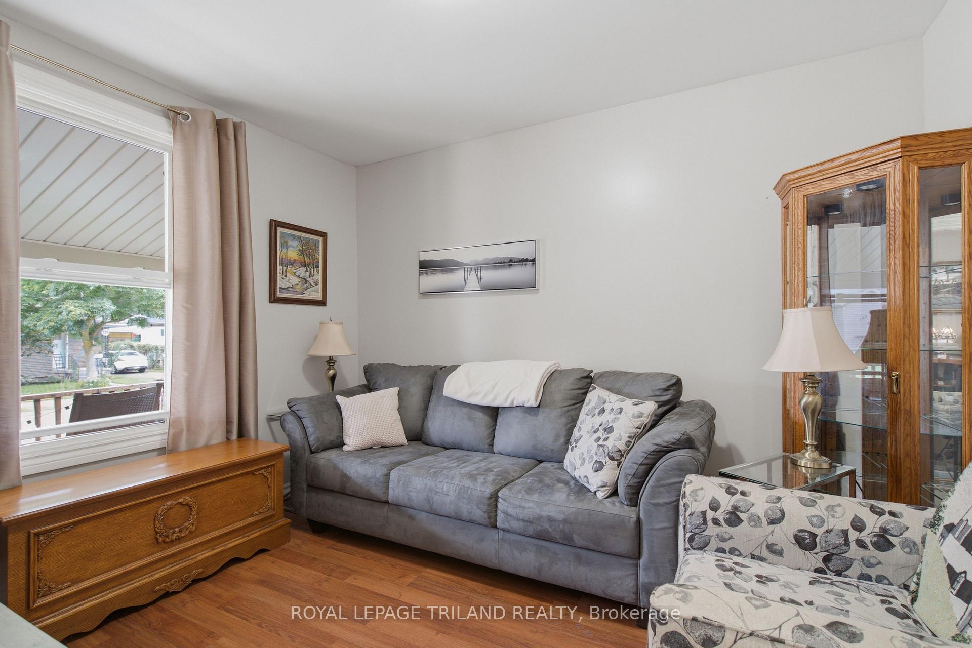 Photo 11 of 132 Oak Street, London, East M — HOMEH