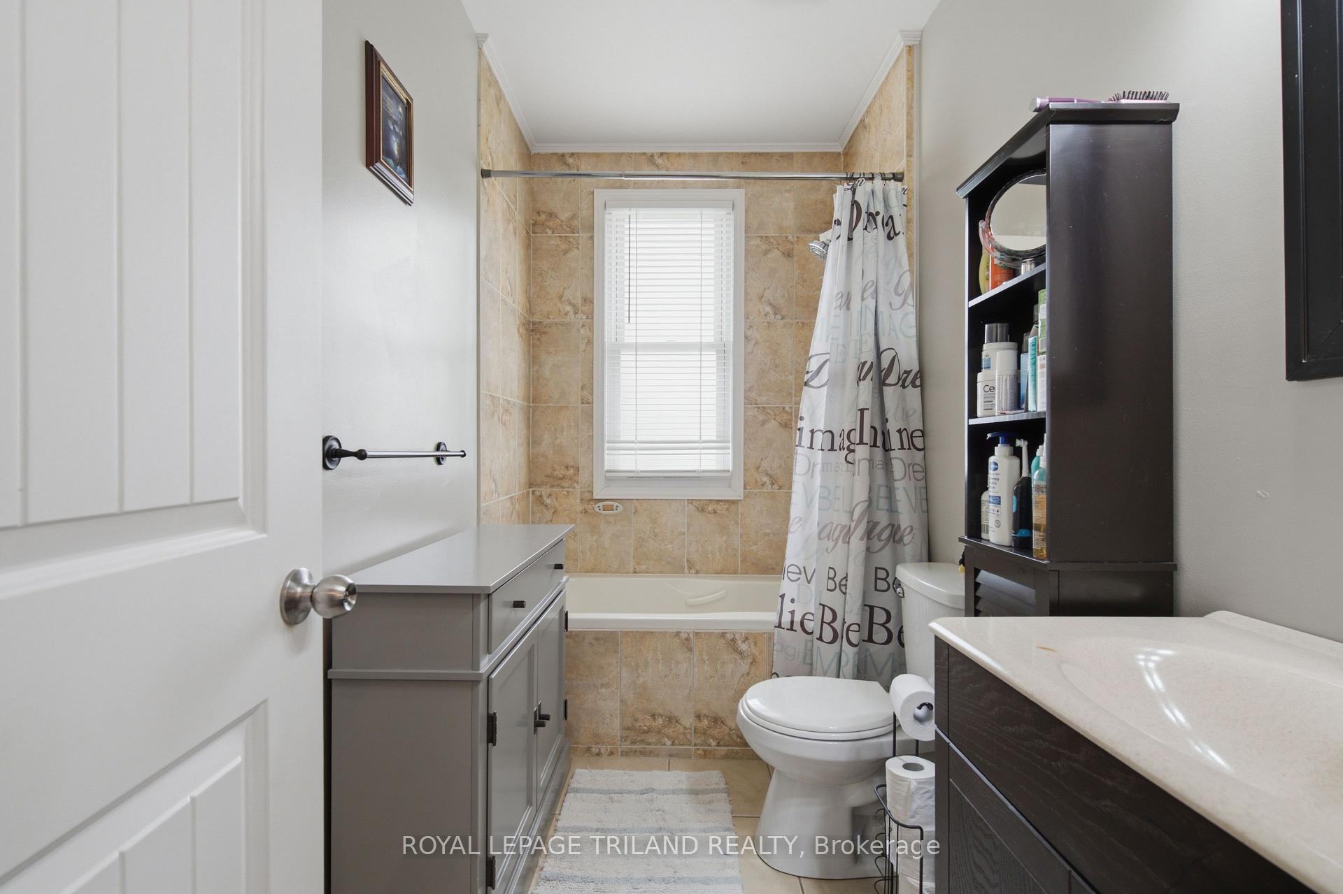 Photo 12 of 132 Oak Street, London, East M — HOMEH