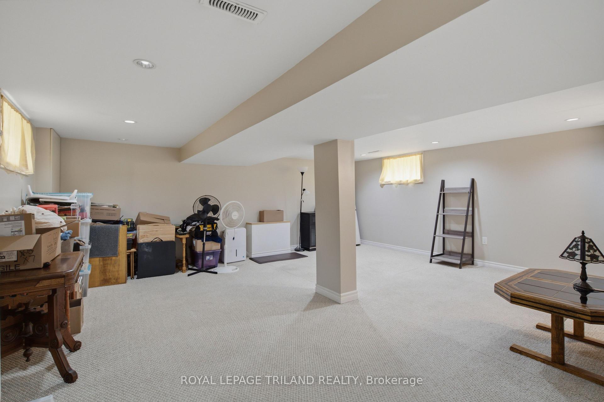Photo 17 of 132 Oak Street, London, East M — HOMEH