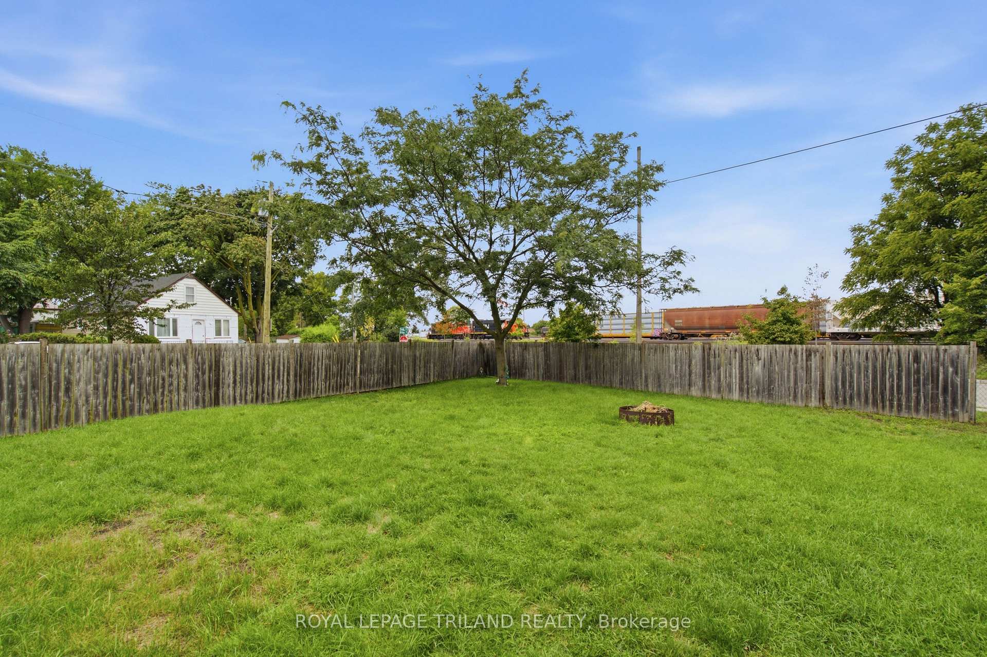 Photo 22 of 132 Oak Street, London, East M — HOMEH