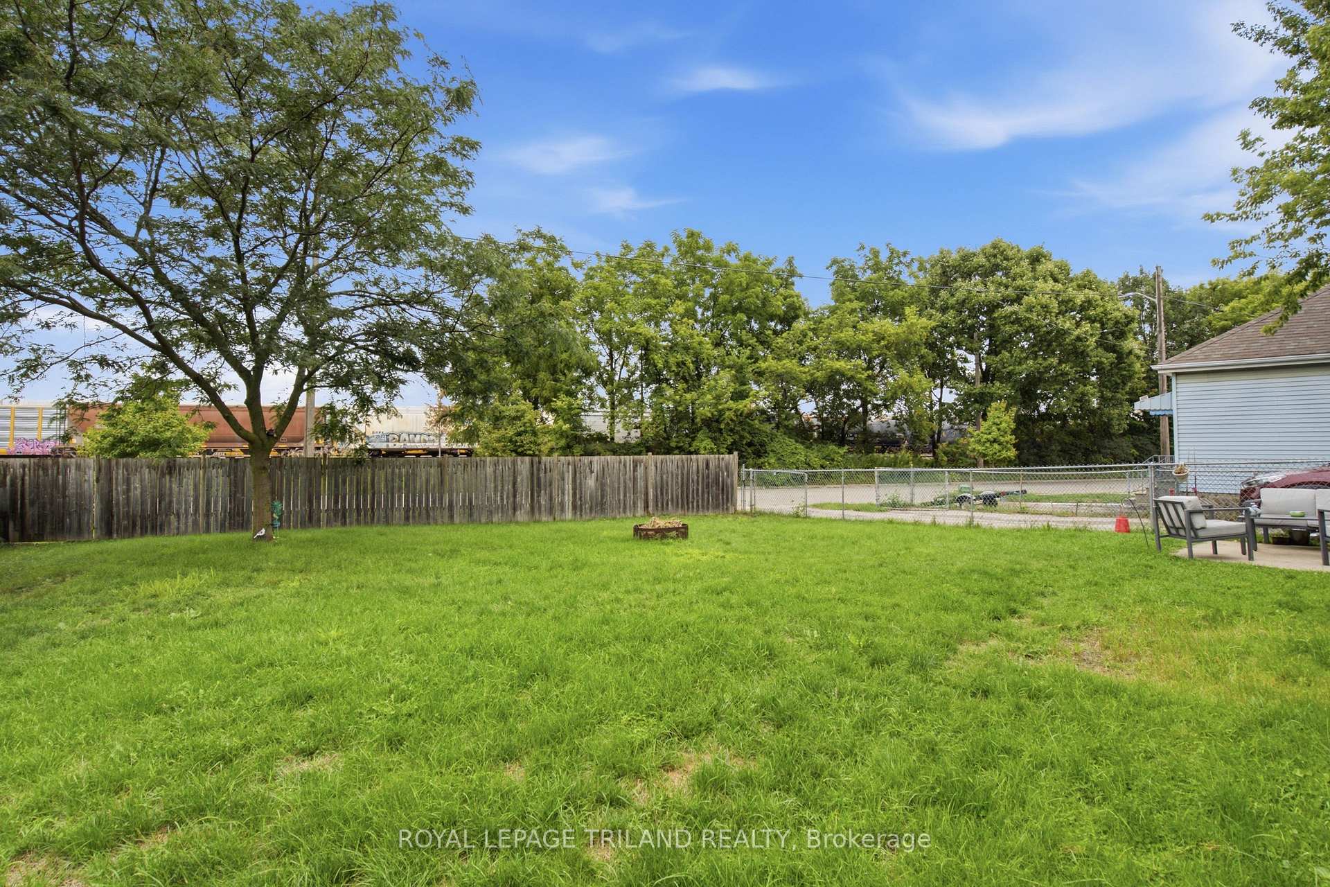 Photo 25 of 132 Oak Street, London, East M — HOMEH