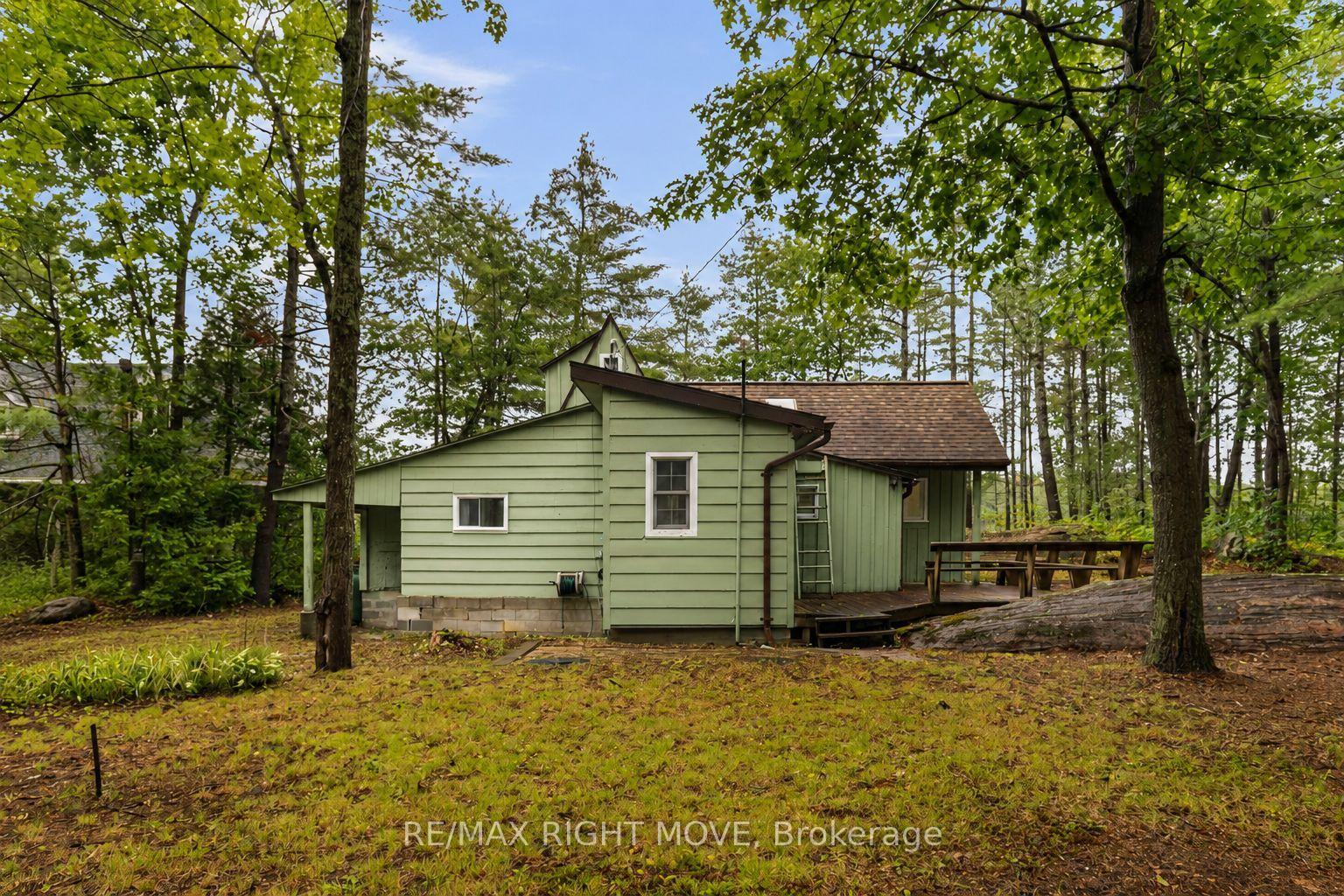 Photo 2 of Unit 1, 1041 1700 Road, Gravenhurst, Morrison — HOMEH