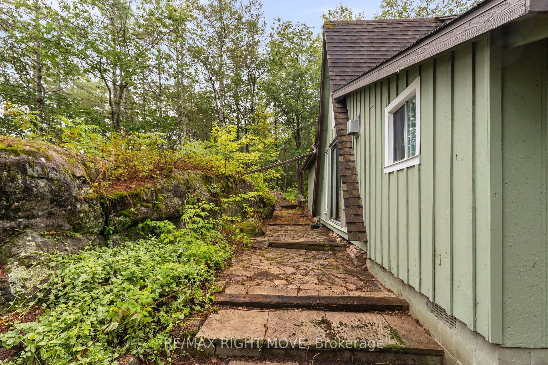 Photo 3 of Unit 1, 1041 1700 Road, Gravenhurst, Morrison — HOMEH