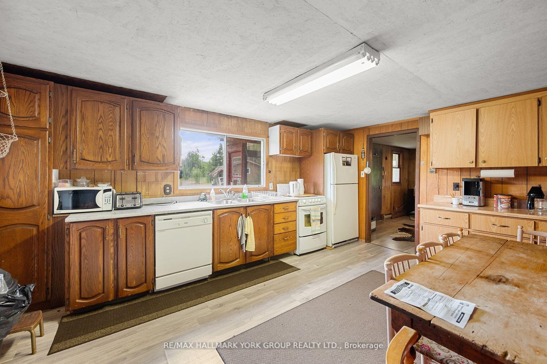 Photo 5 of 40630 Shore Road, Brock, Beaverton — HOMEH