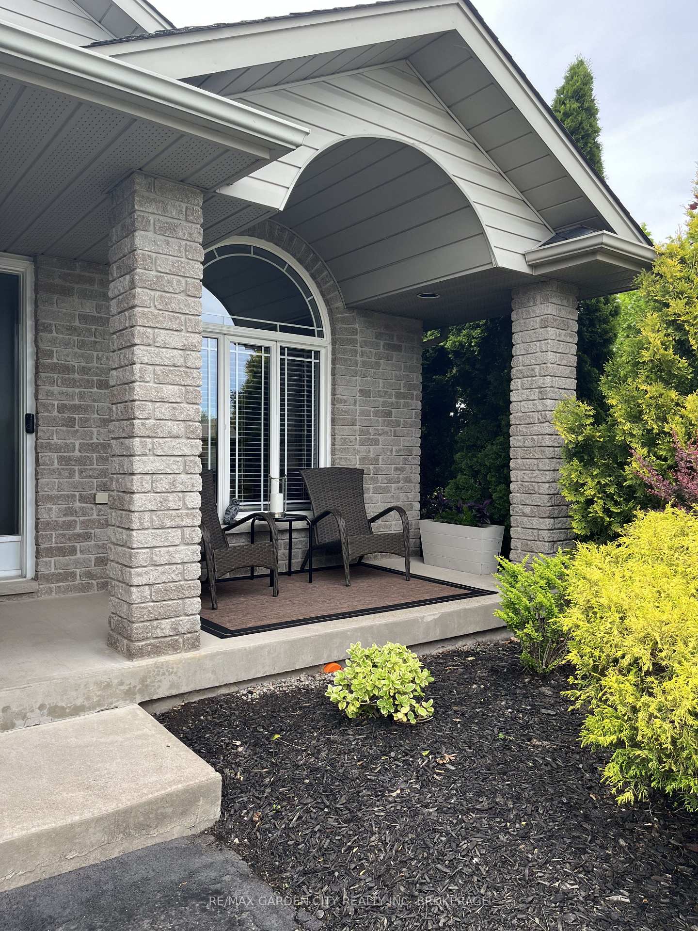 Photo 4 of 7059 Parkside Road, Niagara Falls, Forestview — HOMEH
