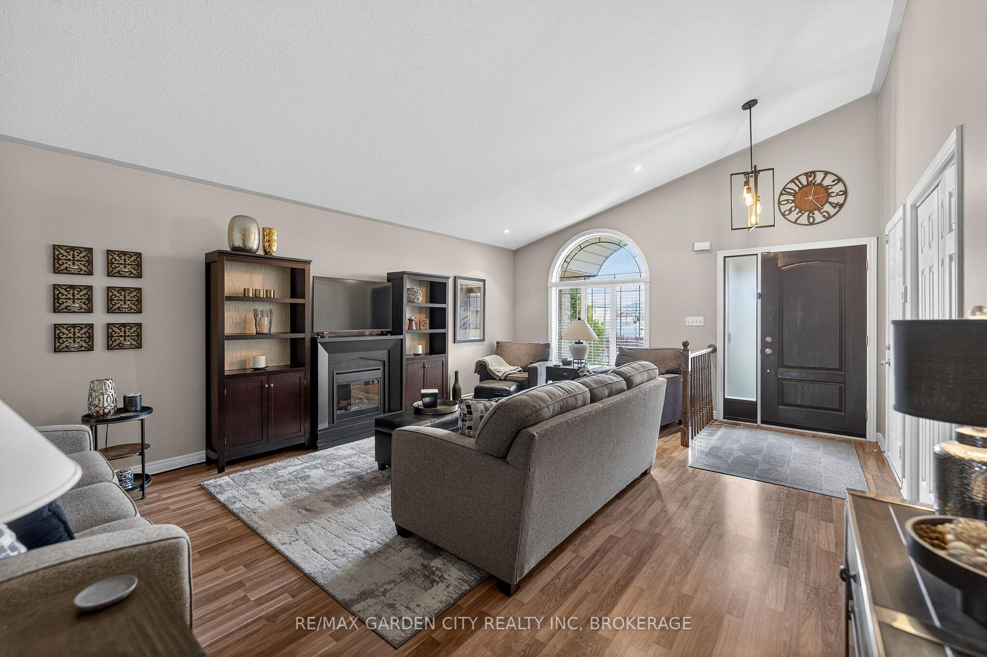 Photo 6 of 7059 Parkside Road, Niagara Falls, Forestview — HOMEH