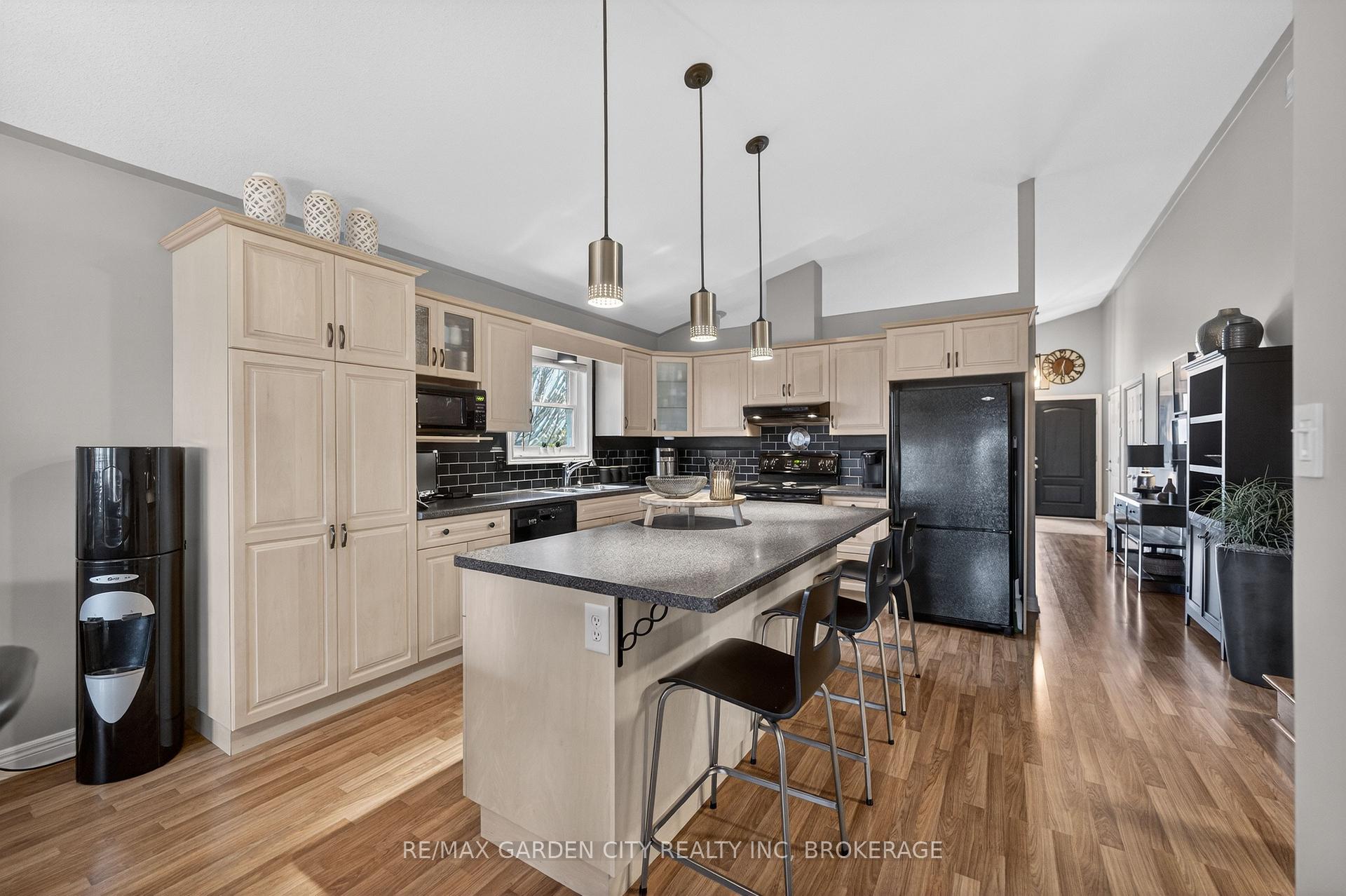 Photo 12 of 7059 Parkside Road, Niagara Falls, Forestview — HOMEH