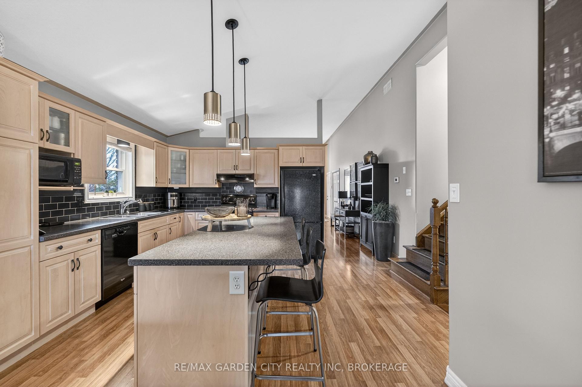 Photo 17 of 7059 Parkside Road, Niagara Falls, Forestview — HOMEH