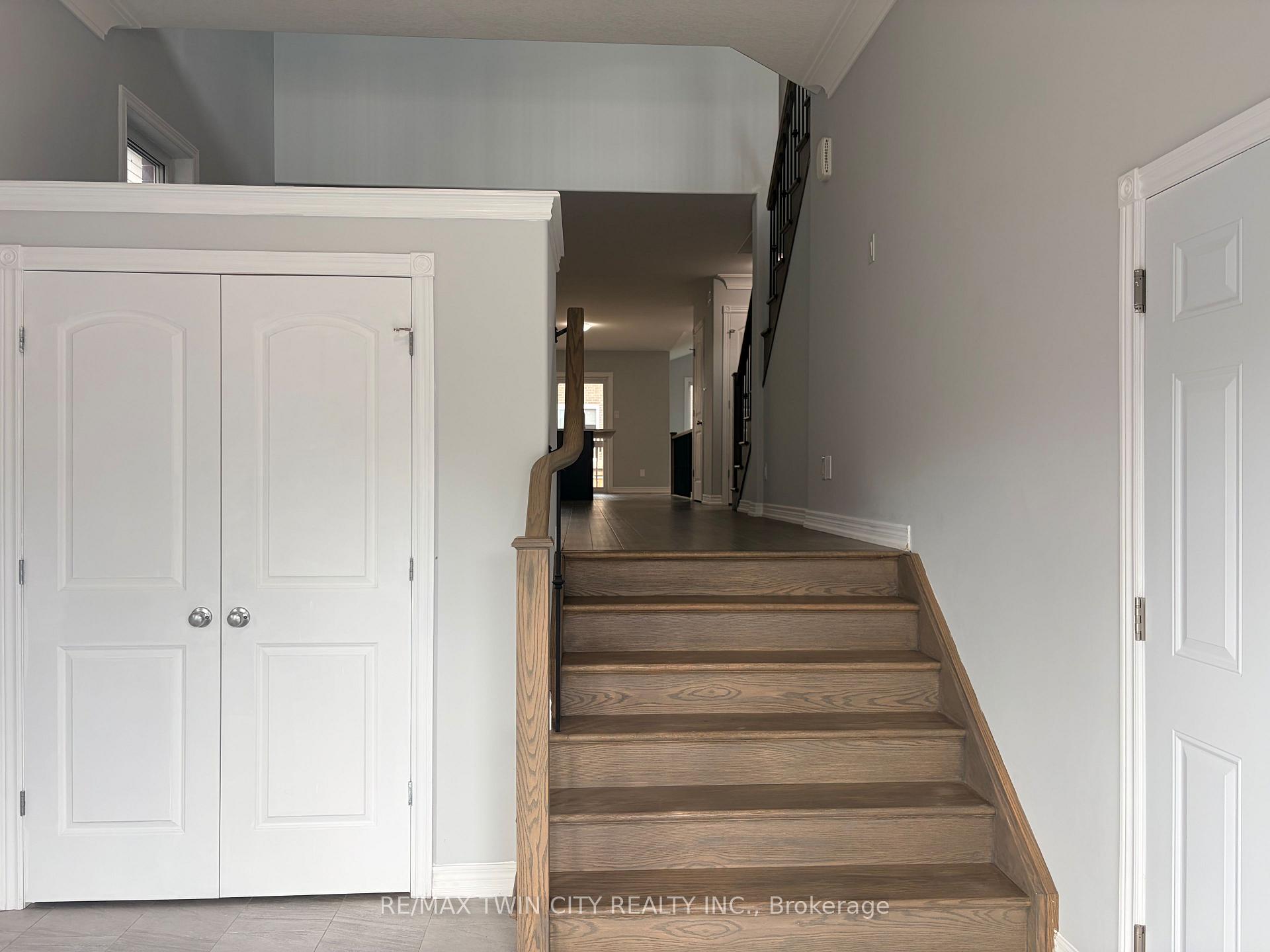 Photo 2 of 613 Lemay Grove, Peterborough, Monaghan Ward 2 — HOMEH