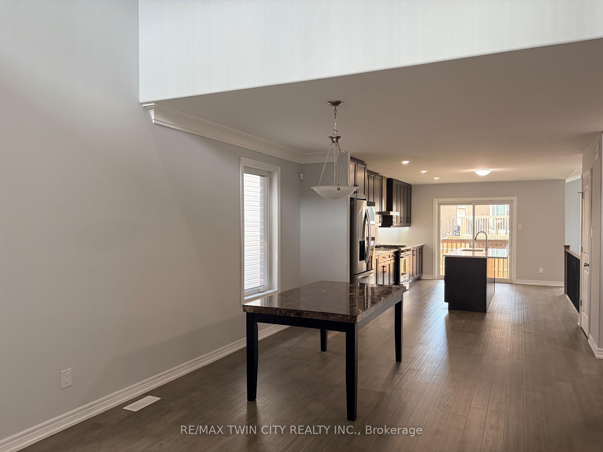 Photo 3 of 613 Lemay Grove, Peterborough, Monaghan Ward 2 — HOMEH