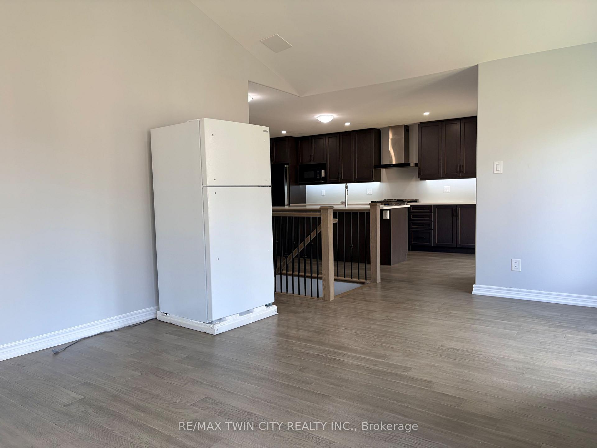 Photo 10 of 613 Lemay Grove, Peterborough, Monaghan Ward 2 — HOMEH