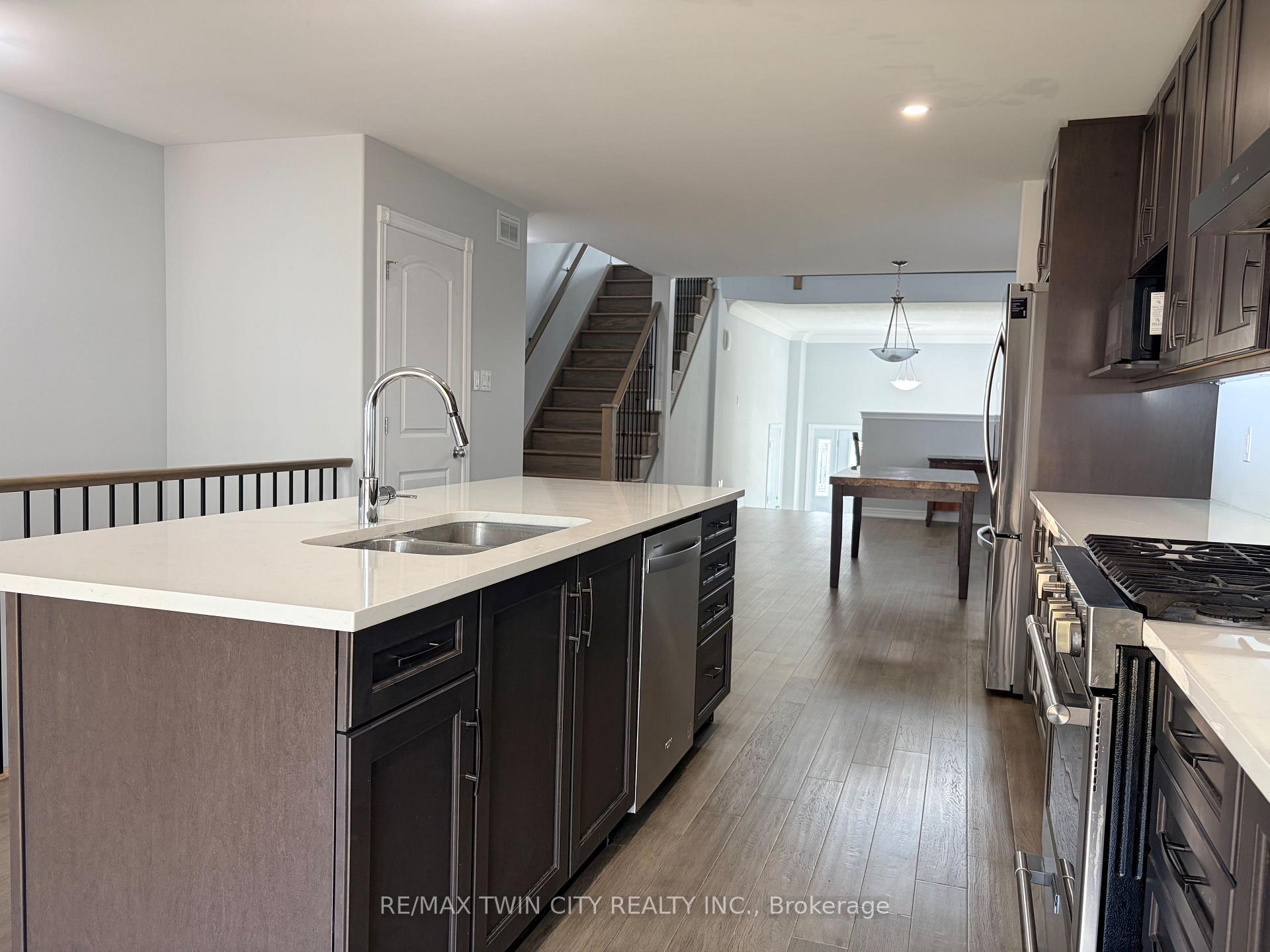 Photo 16 of 613 Lemay Grove, Peterborough, Monaghan Ward 2 — HOMEH