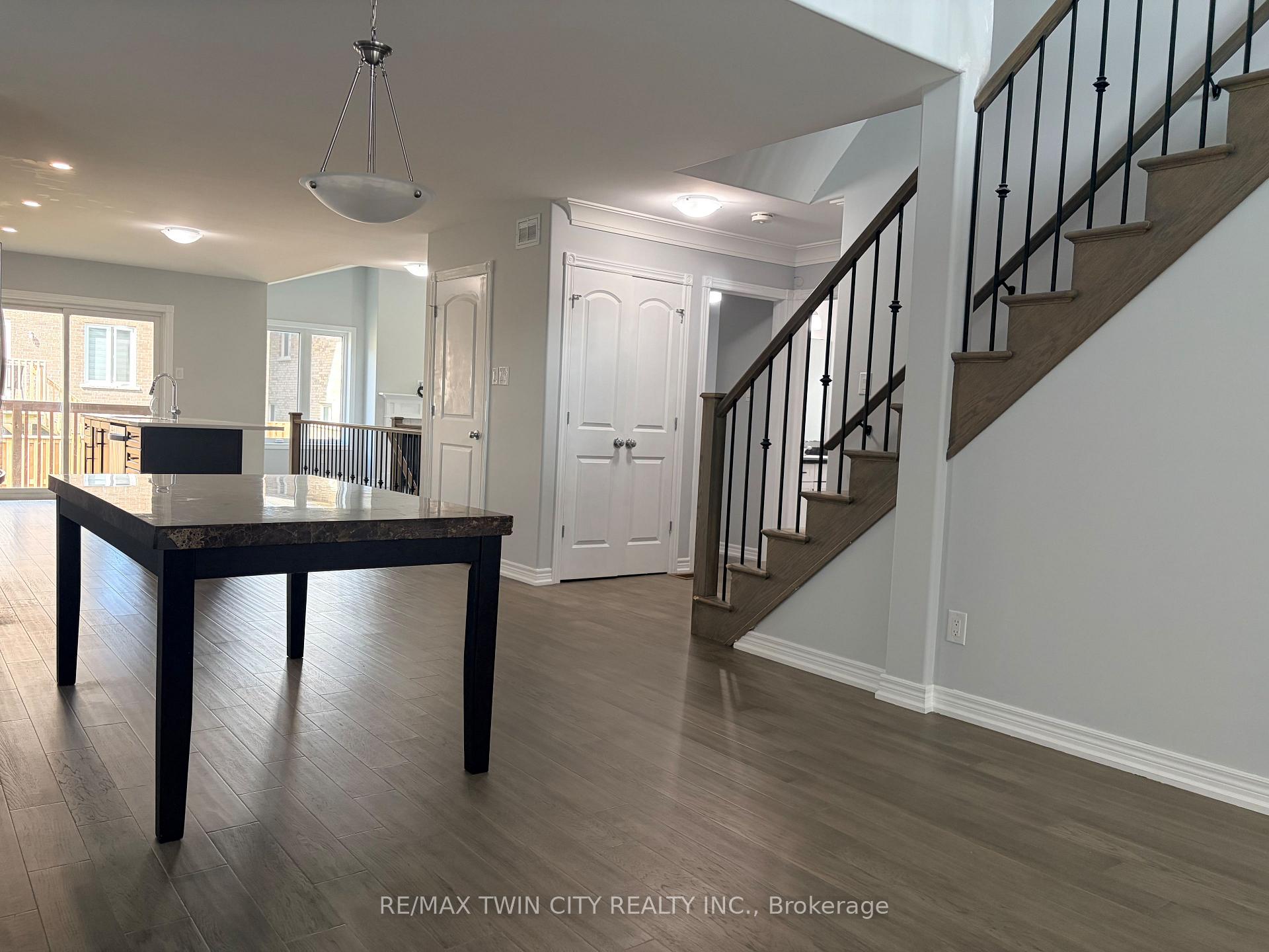Photo 17 of 613 Lemay Grove, Peterborough, Monaghan Ward 2 — HOMEH