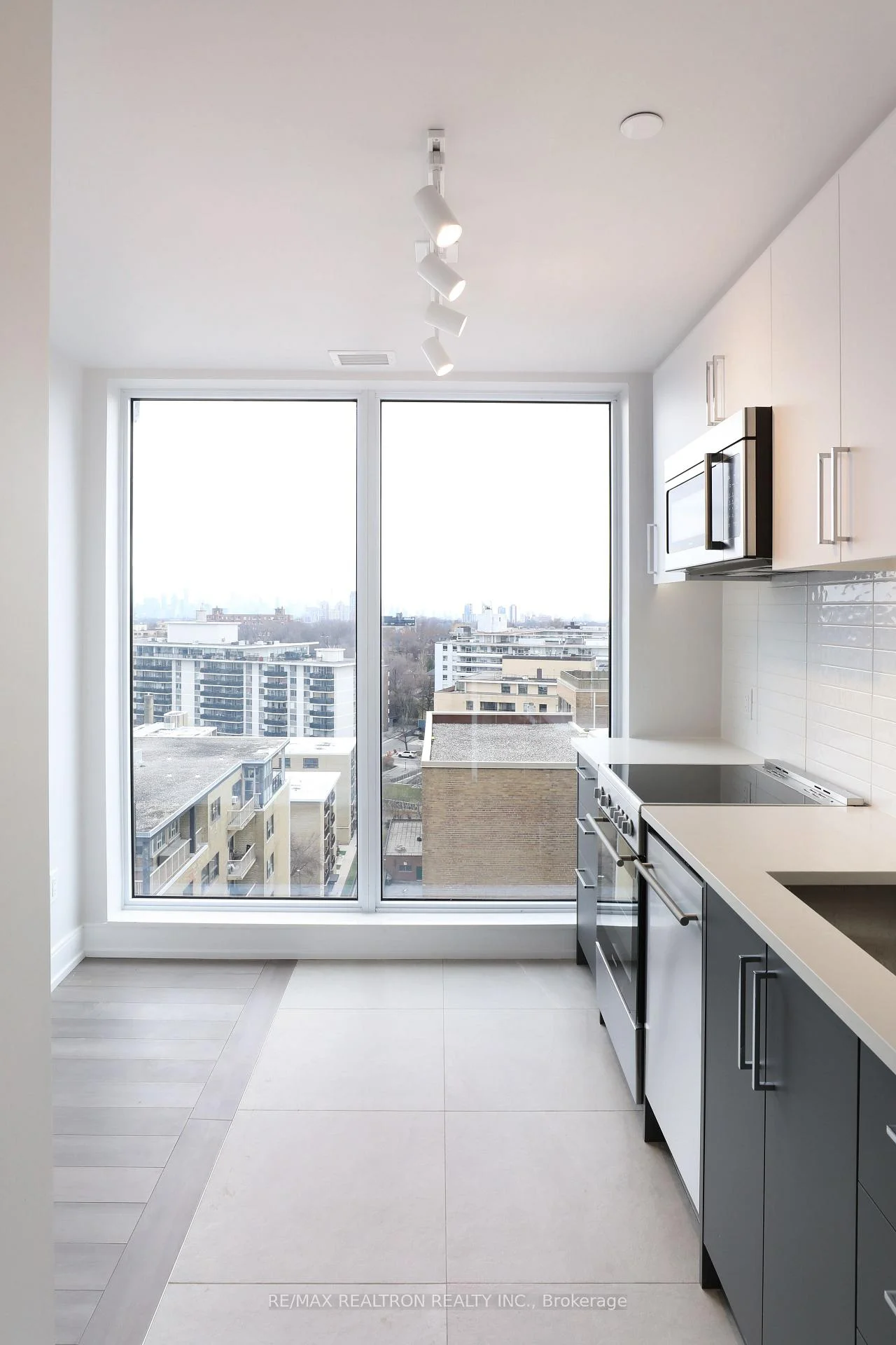 Photo 1 of Unit 1111, 2525 Bathurst Street, Toronto, Forest Hill North — HOMEH