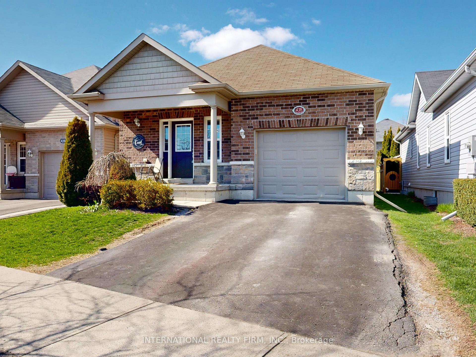 Photo 2 of 438 Stirling Way, Cobourg — HOMEH