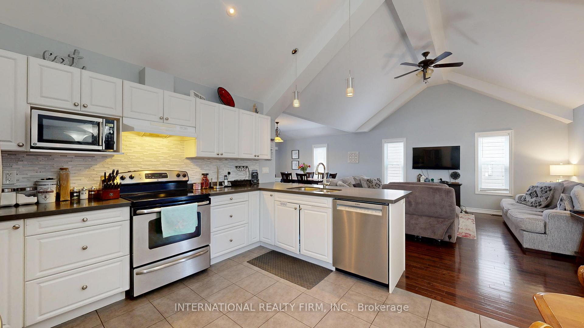 Photo 15 of 438 Stirling Way, Cobourg — HOMEH