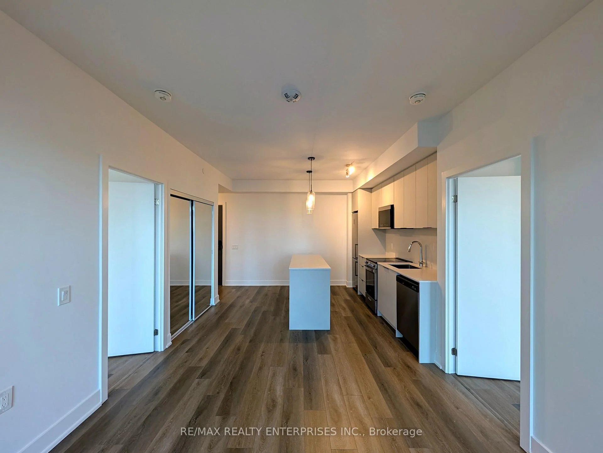 Photo 15 of Unit 706, 2088 James Street, Burlington, Brant — HOMEH