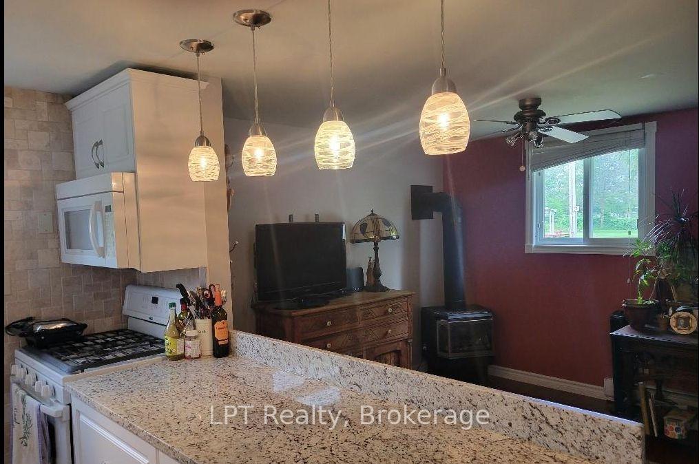 Photo 6 of 17 Bay Avenue, Prince Edward County, Ameliasburg Ward — HOMEH
