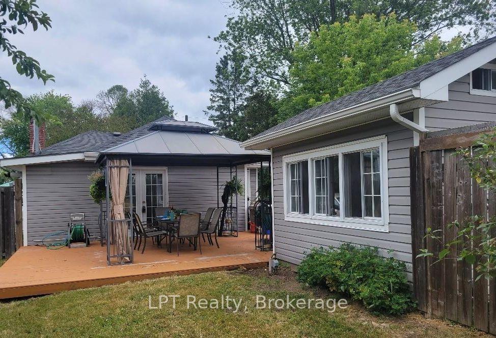 Photo 10 of 17 Bay Avenue, Prince Edward County, Ameliasburg Ward — HOMEH