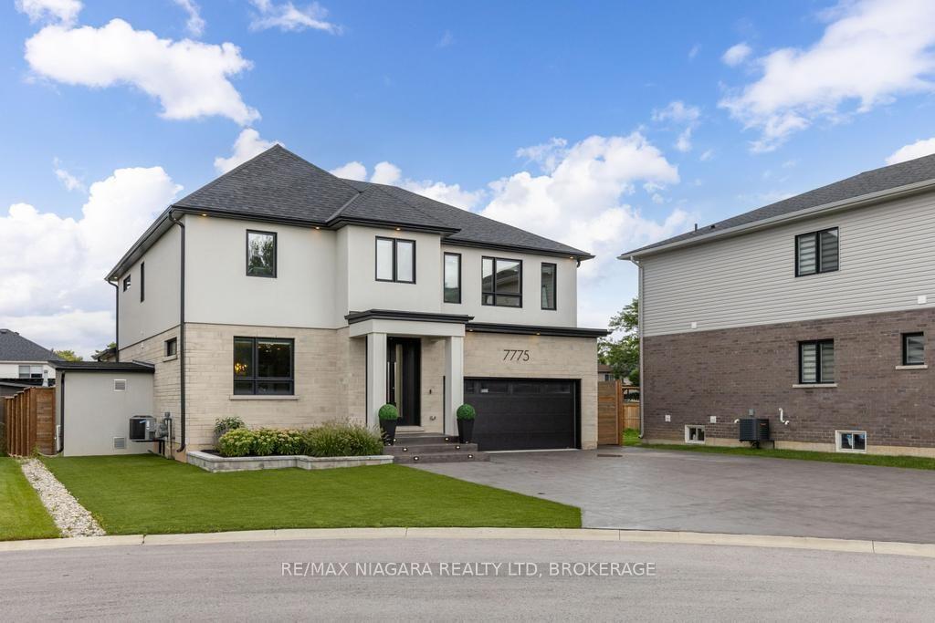 Photo 2 of 7775 Secretariat Court, Niagara Falls, Ascot — HOMEH