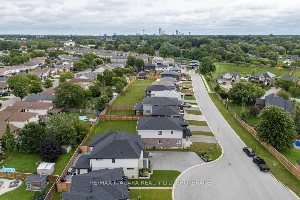 Photo 42 of 7775 Secretariat Court, Niagara Falls, Ascot — HOMEH
