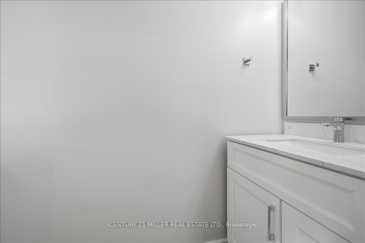 Photo 4 of Unit 13, 232 Stonehenge Drive, Hamilton, Meadowlands — HOMEH