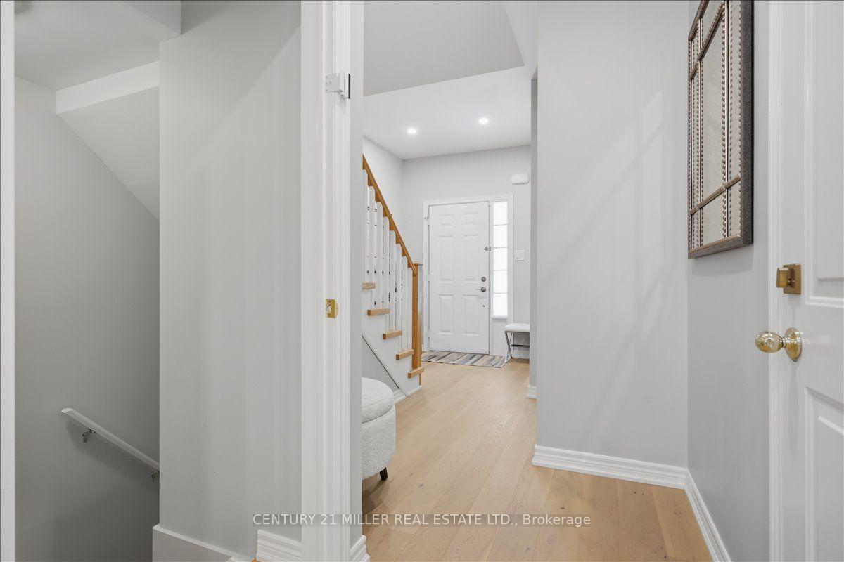 Photo 5 of Unit 13, 232 Stonehenge Drive, Hamilton, Meadowlands — HOMEH