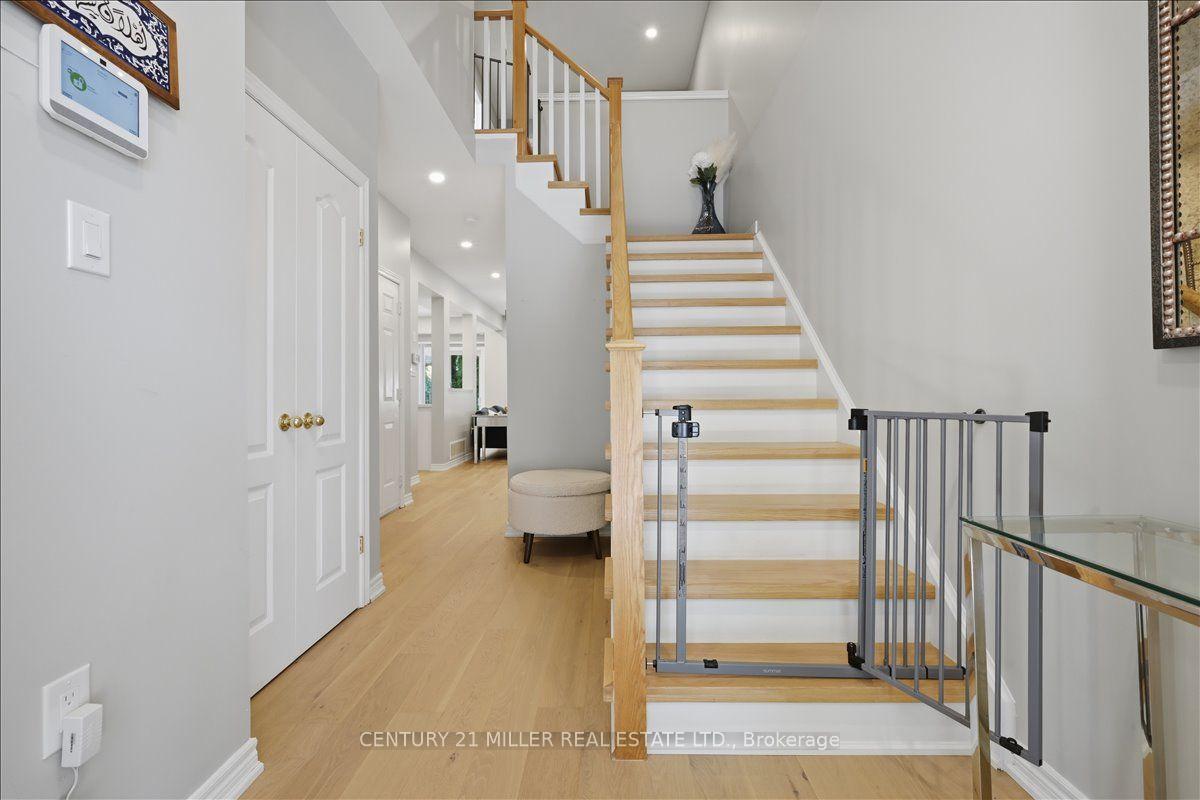 Photo 3 of Unit 13, 232 Stonehenge Drive, Hamilton, Meadowlands — HOMEH