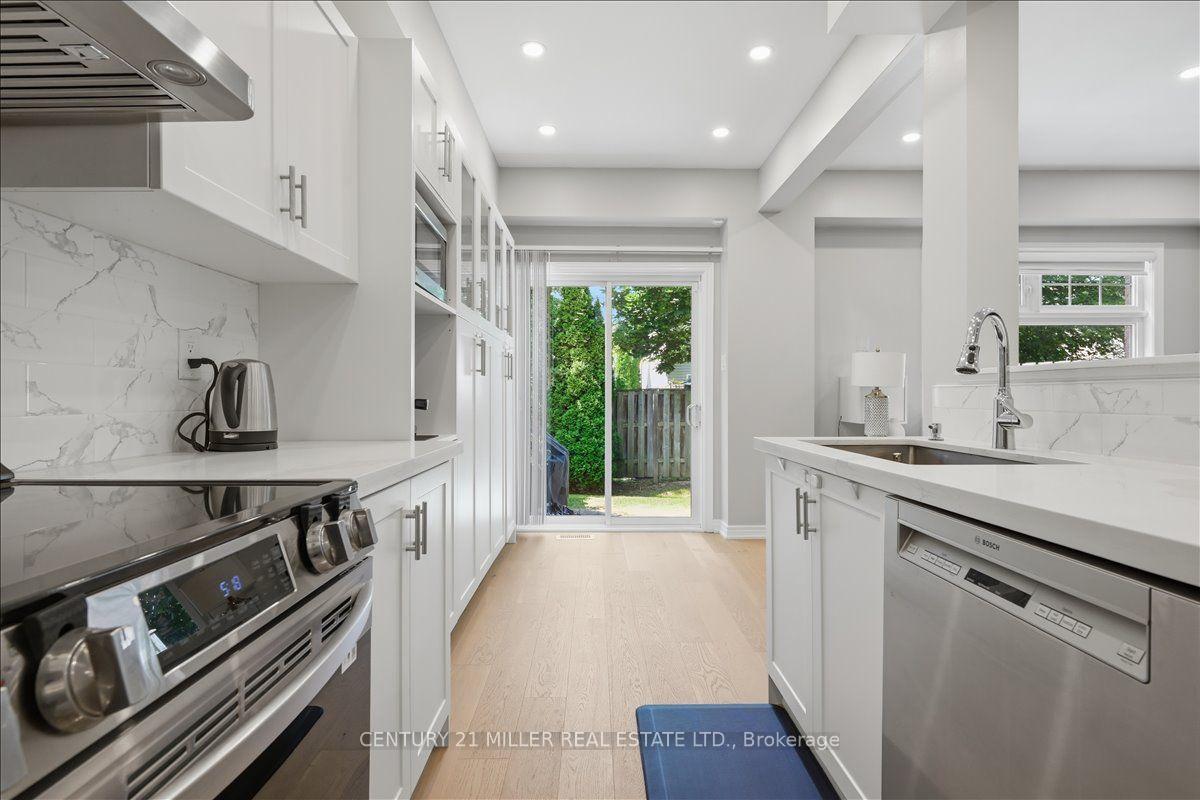 Photo 21 of Unit 13, 232 Stonehenge Drive, Hamilton, Meadowlands — HOMEH
