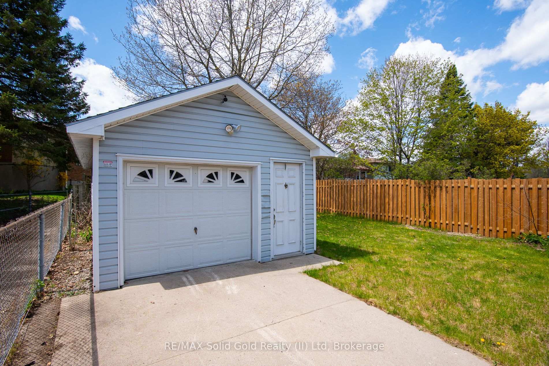 Photo 6 of 87 Christopher Drive, Waterloo, Lincoln Heights — HOMEH