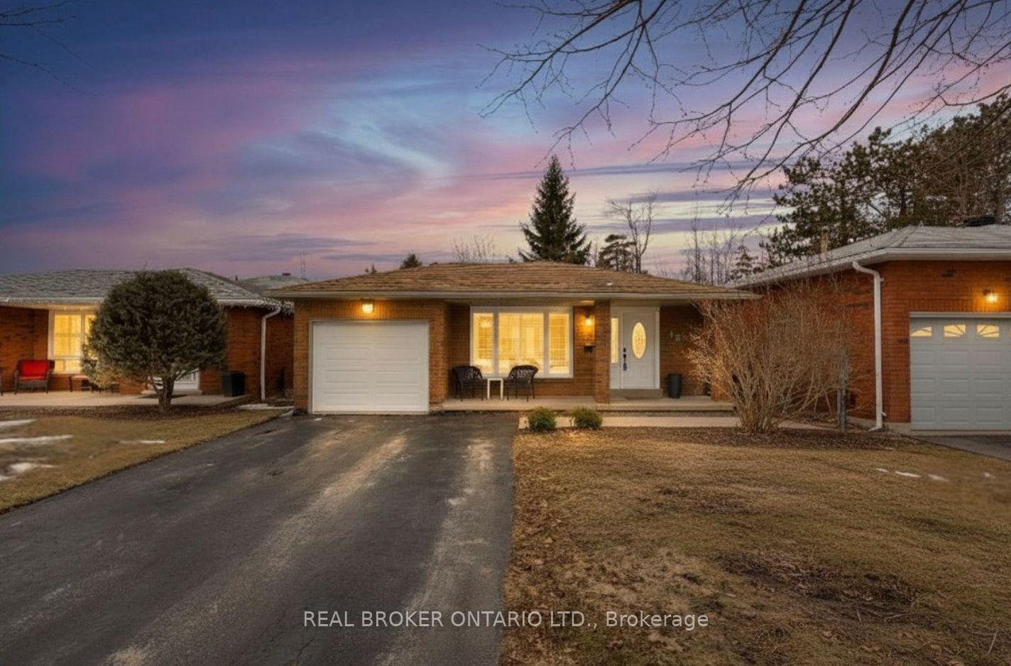 Photo 2 of 15 Buchanan Street, Barrie, Grove East — HOMEH