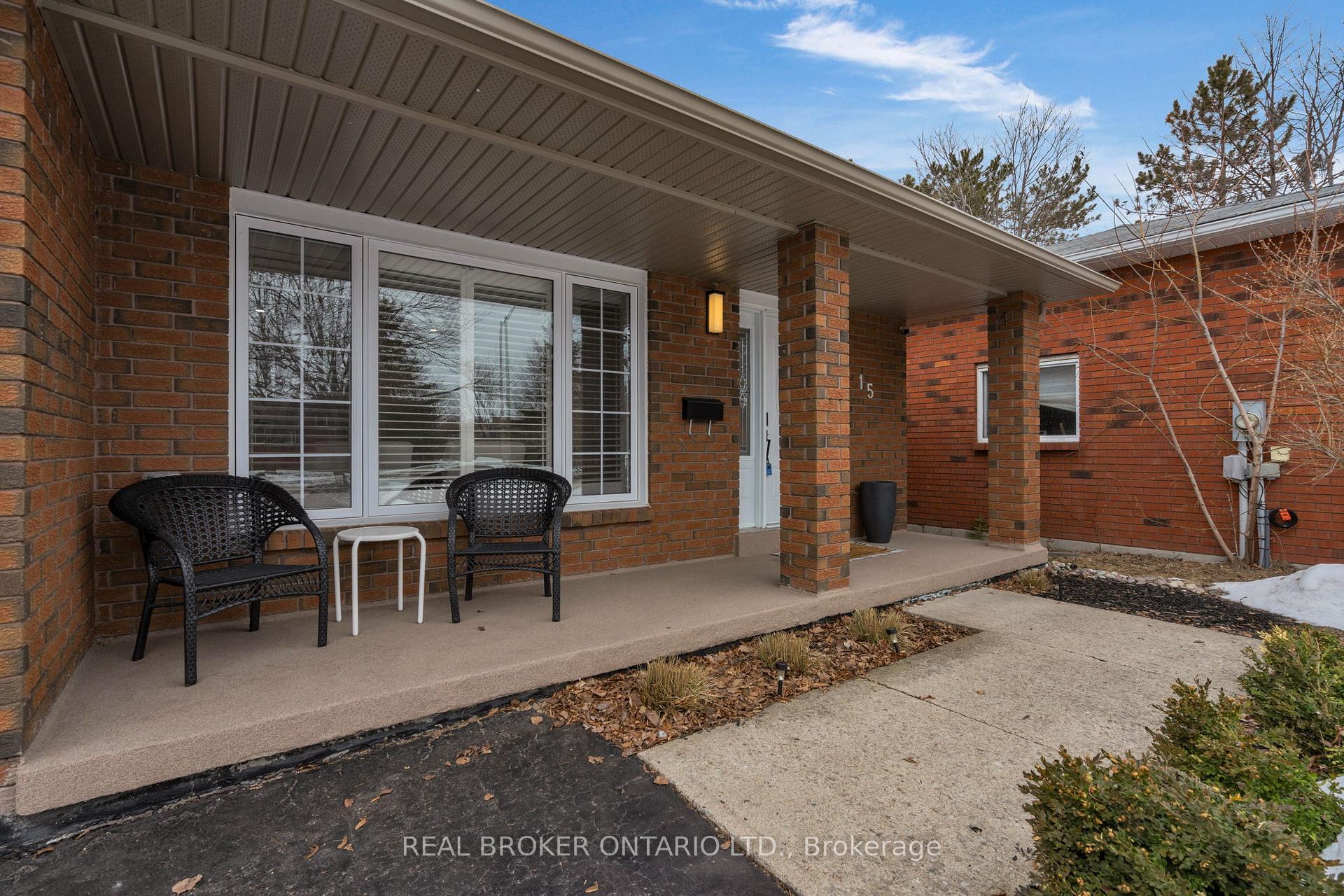 Photo 3 of 15 Buchanan Street, Barrie, Grove East — HOMEH