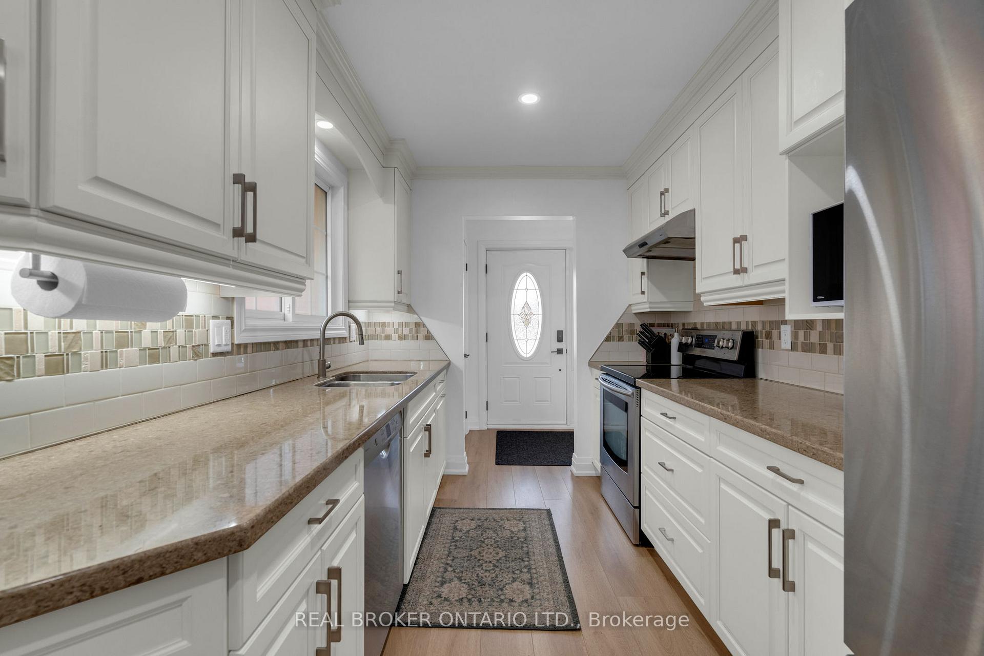 Photo 11 of 15 Buchanan Street, Barrie, Grove East — HOMEH