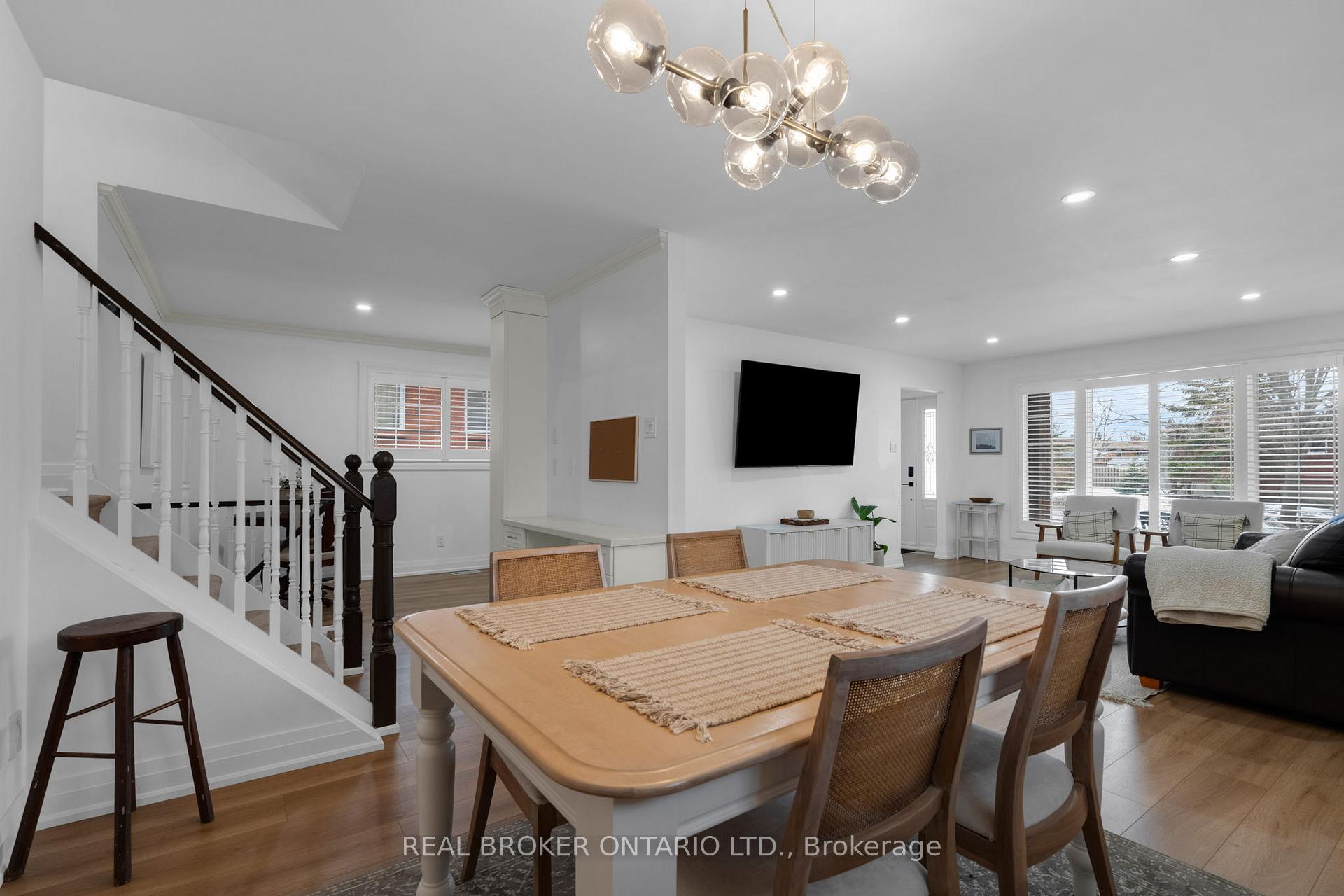 Photo 17 of 15 Buchanan Street, Barrie, Grove East — HOMEH