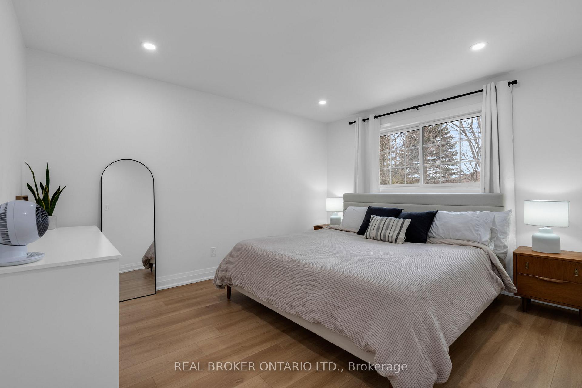 Photo 19 of 15 Buchanan Street, Barrie, Grove East — HOMEH