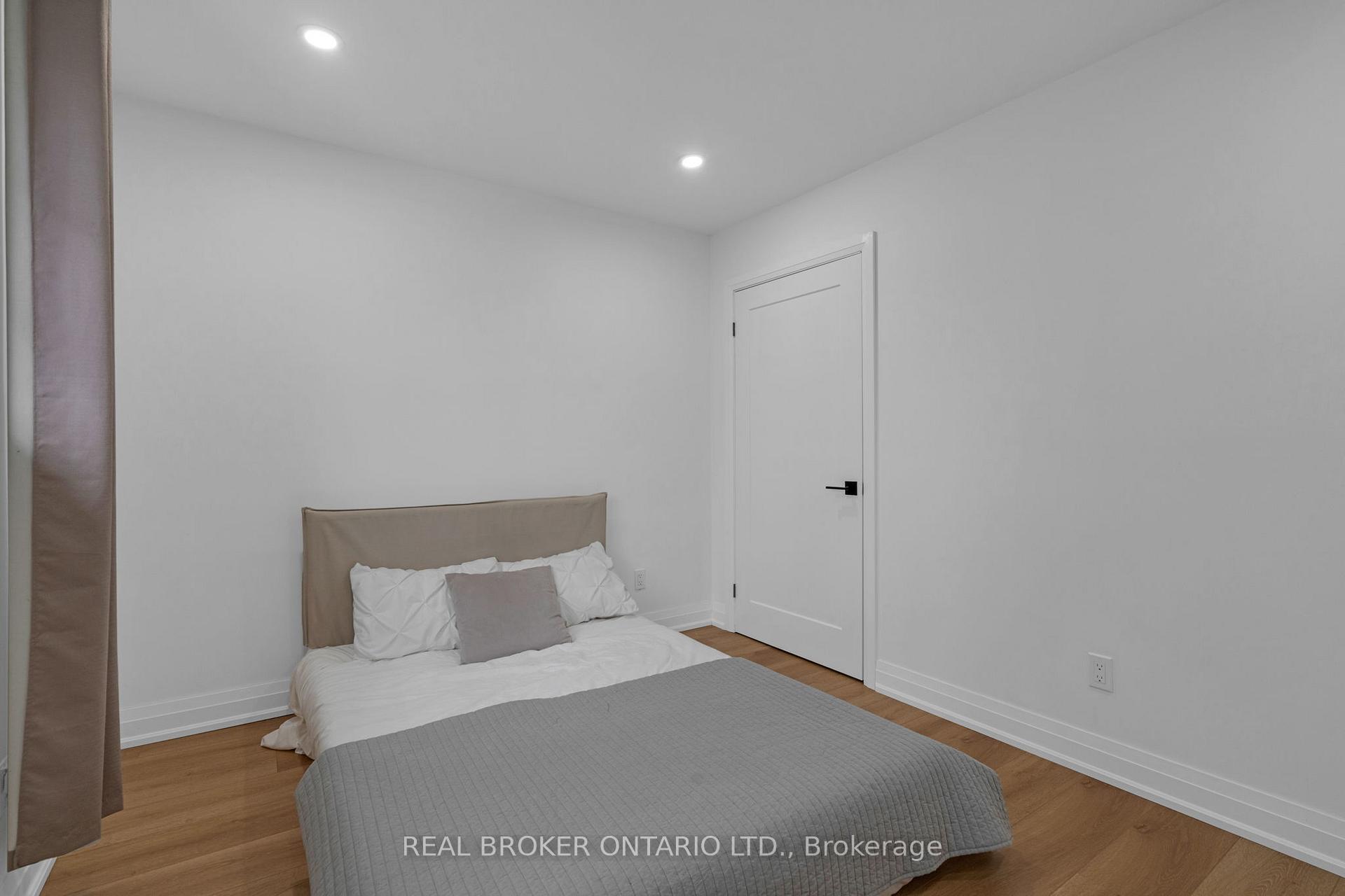 Photo 23 of 15 Buchanan Street, Barrie, Grove East — HOMEH