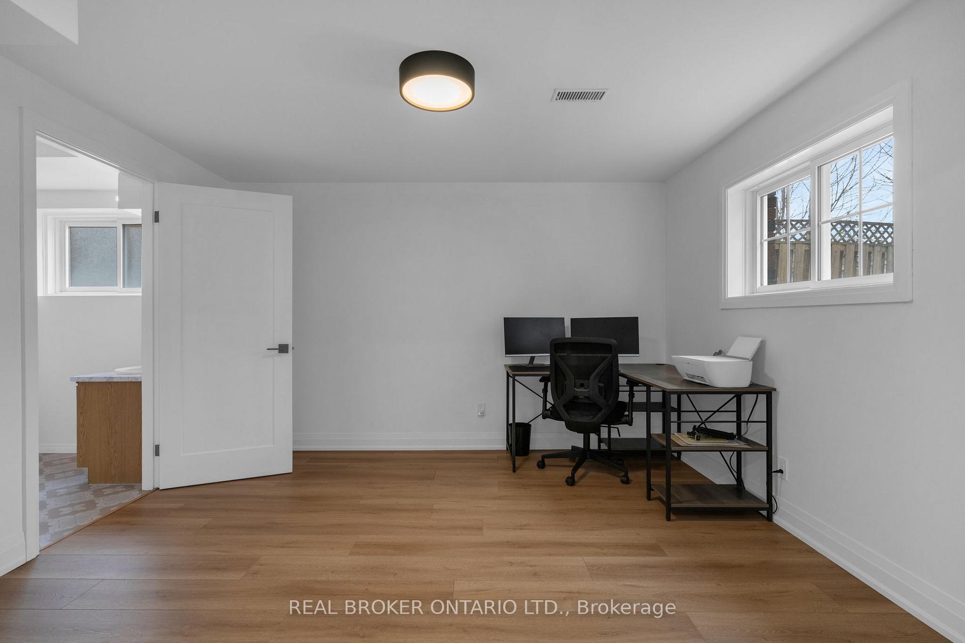 Photo 33 of 15 Buchanan Street, Barrie, Grove East — HOMEH