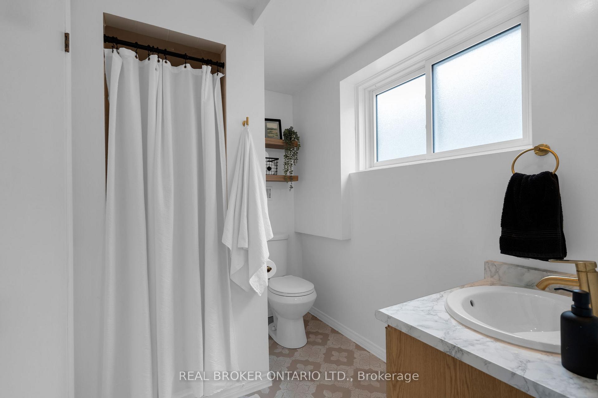 Photo 35 of 15 Buchanan Street, Barrie, Grove East — HOMEH