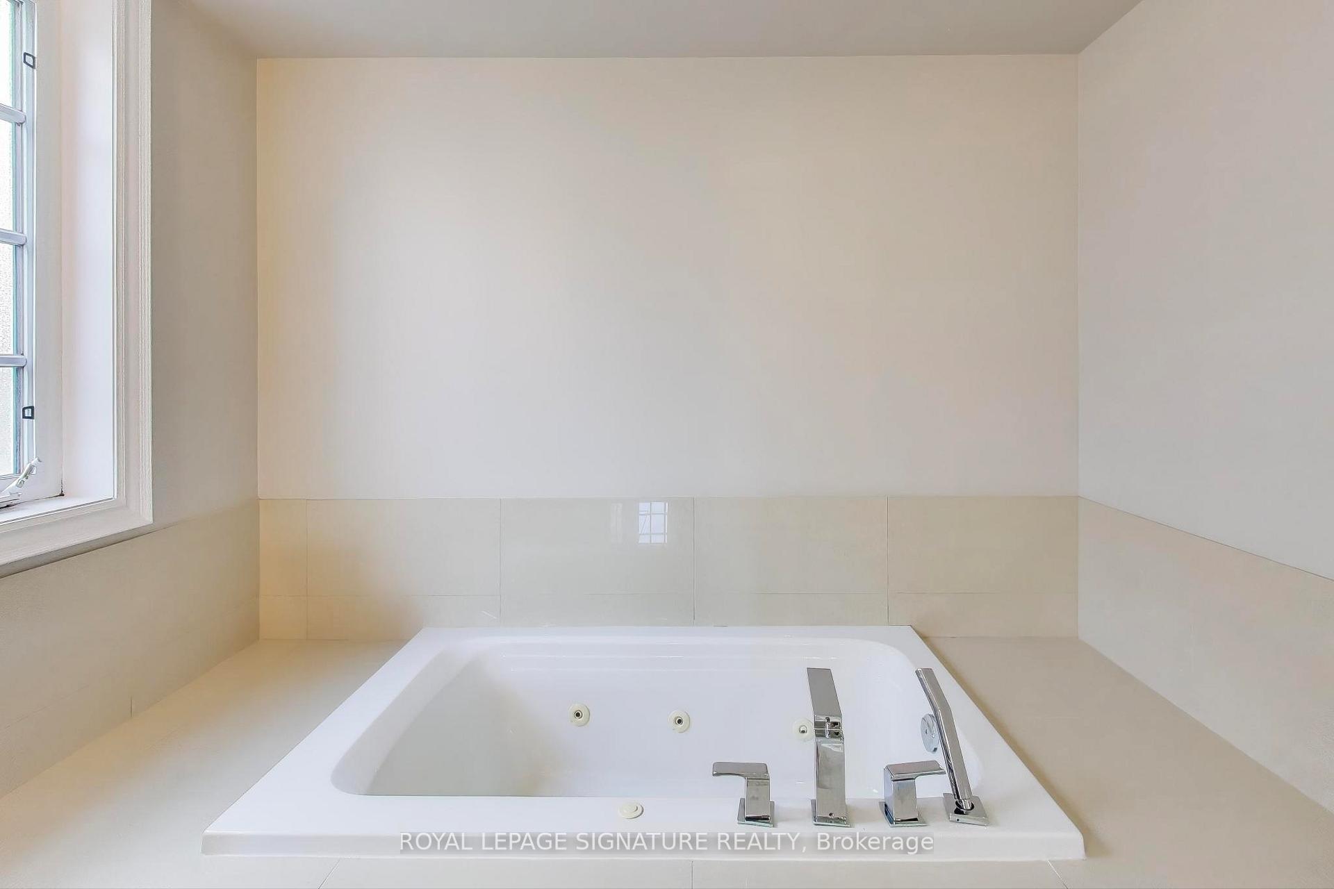 Photo 31 of 14 Bonnycastle Road, Markham, Unionville — HOMEH