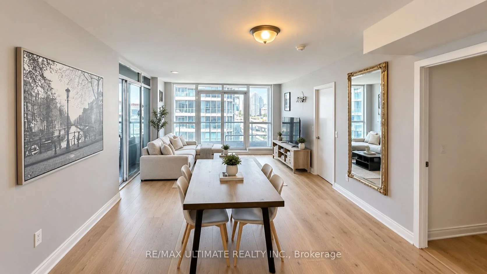 Photo 5 of Unit 912, 208 Queens Quay W, Toronto, Waterfront Communities — HOMEH