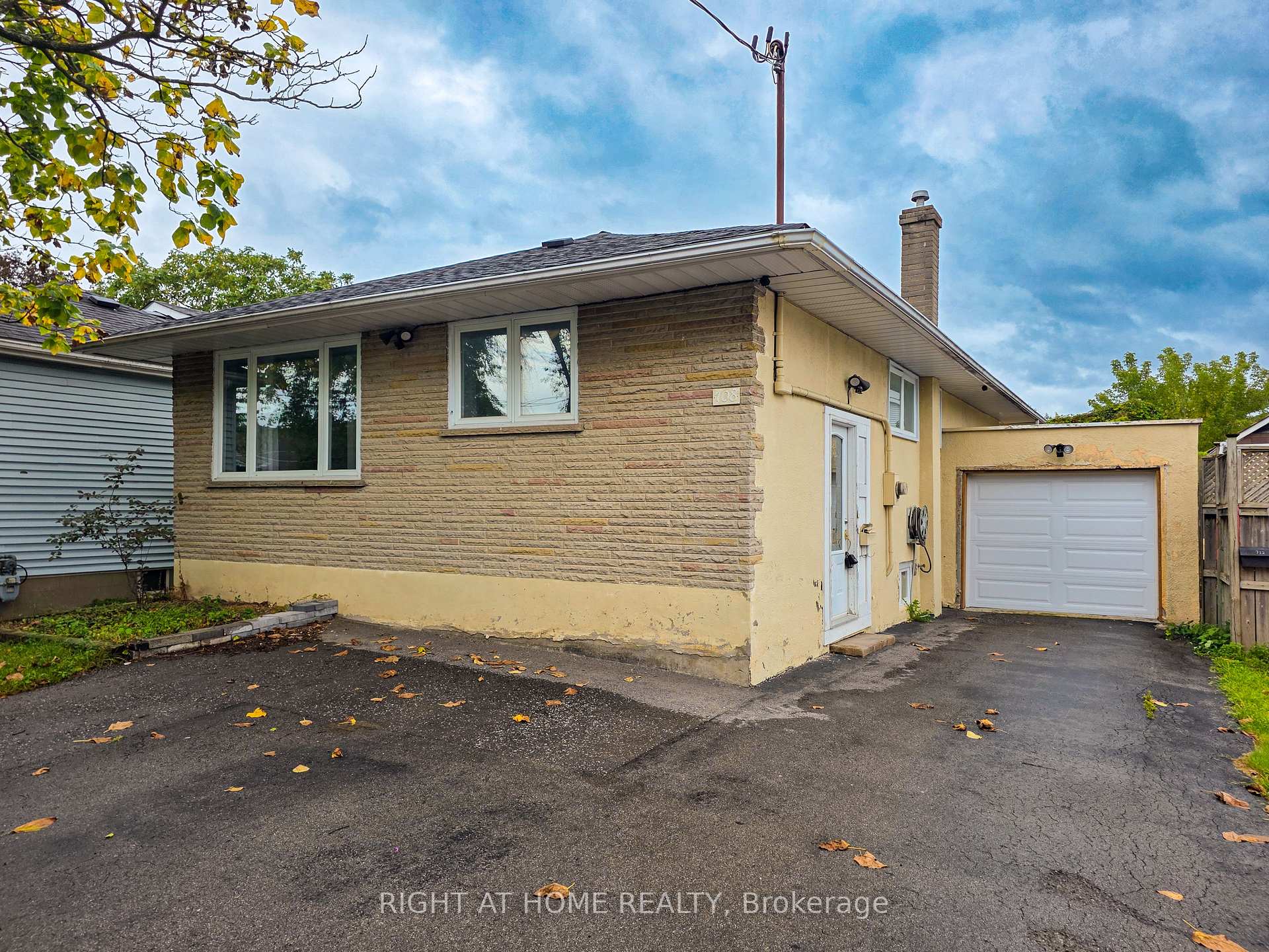 Photo of Unit Lower, 708 Carnegie Avenue