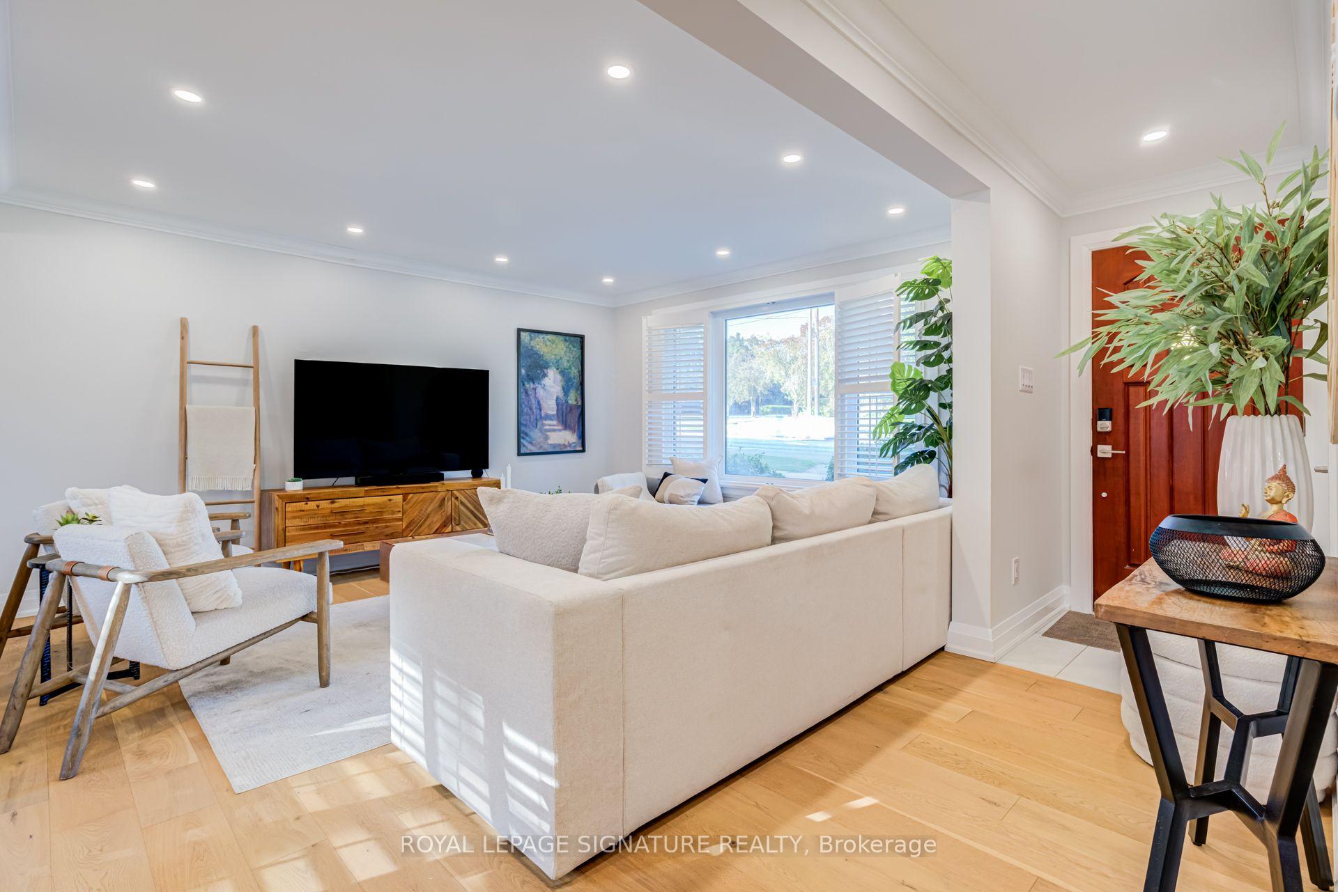 Photo 4 of 1316 Kipling Avenue, Etobicoke, Princess-Rosethorn — HOMEH