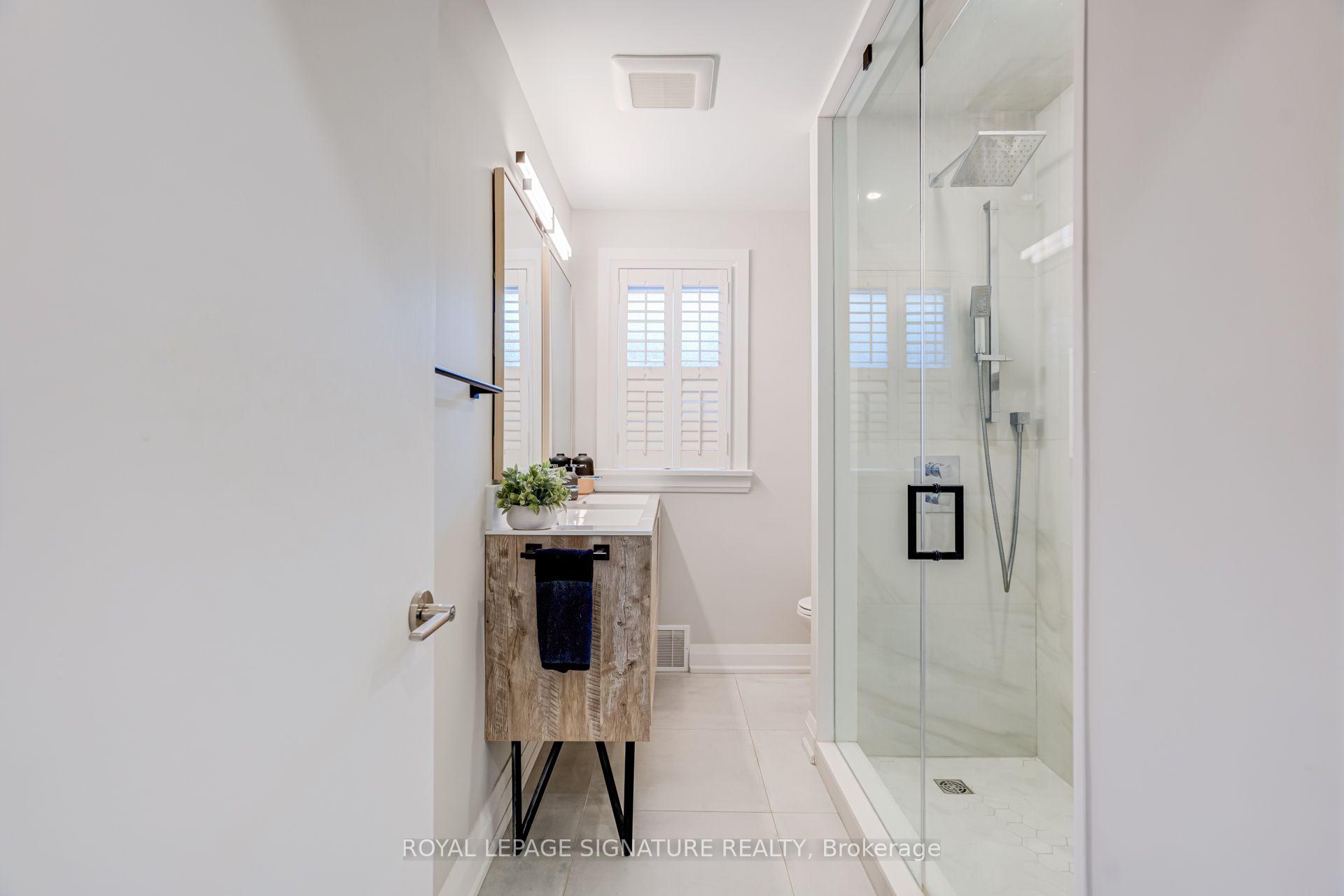 Photo 21 of 1316 Kipling Avenue, Etobicoke, Princess-Rosethorn — HOMEH