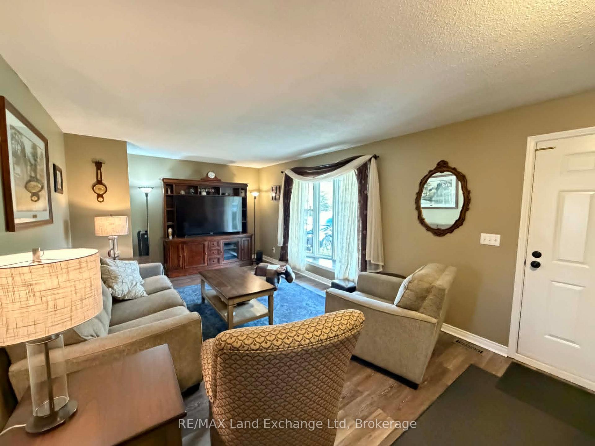 Photo 5 of 142 Charles Street, North Huron, Wingham — HOMEH