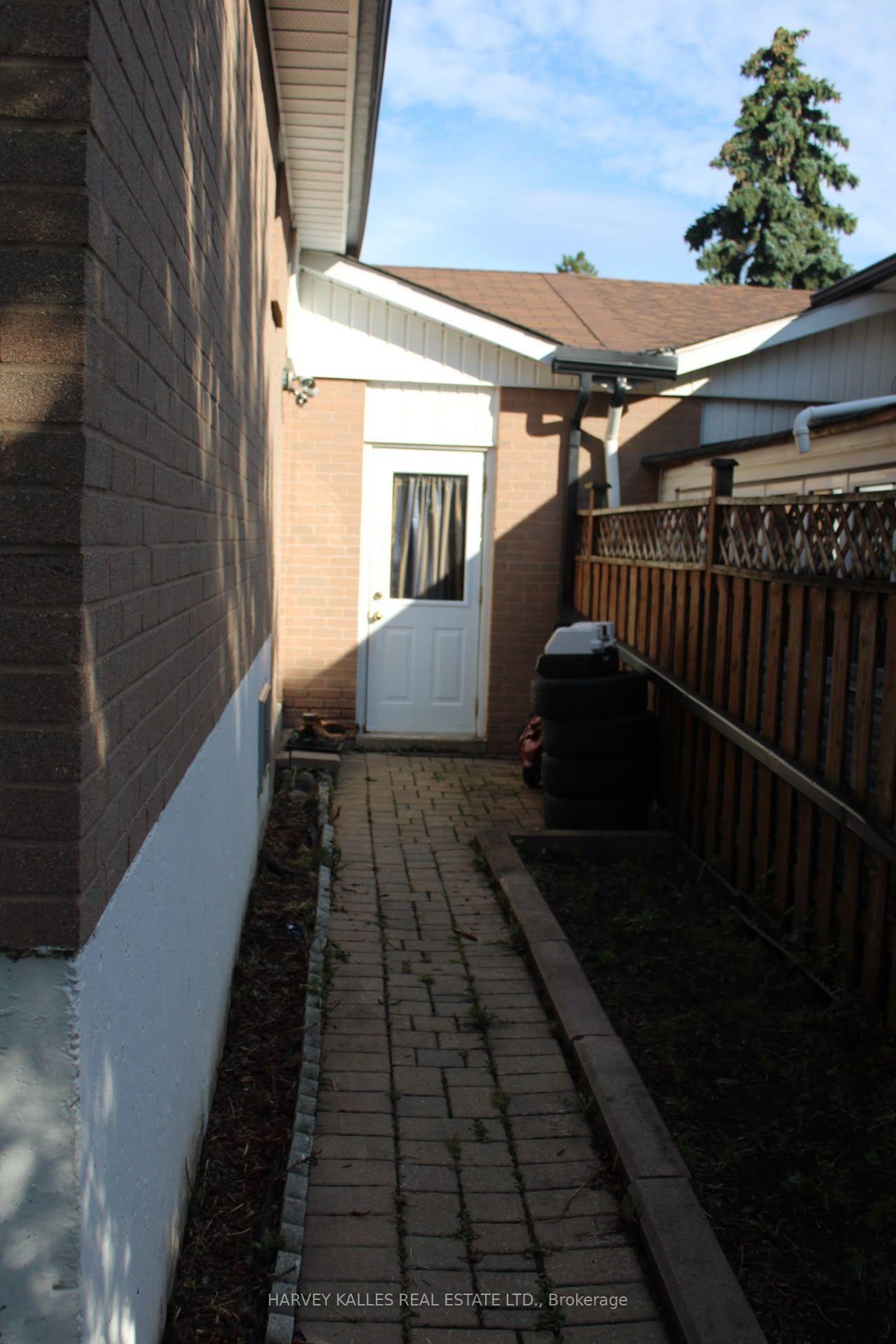 Photo 29 of 102 Goldcrest Road, Brampton, Northgate — HOMEH