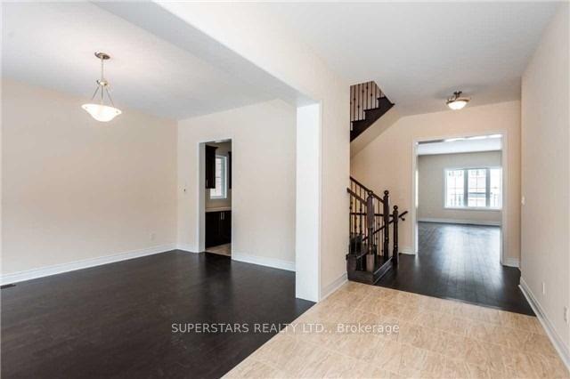 Photo 2 of 58 Ken Sinclair Crescent, Aurora, Aurora Estates — HOMEH