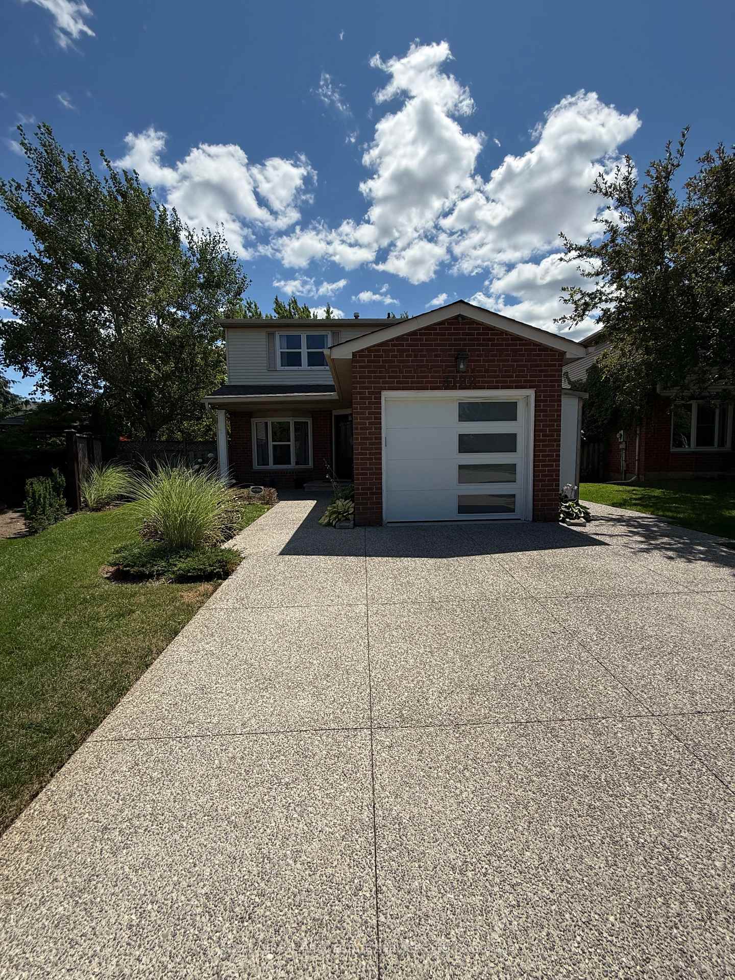 Front of 3122 Sandcliffe Court